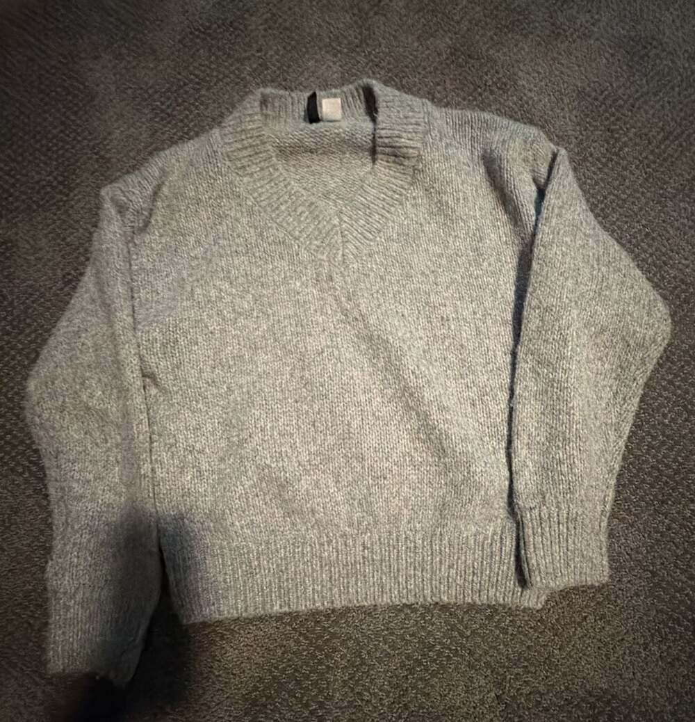 H&M Divided Gray V-Neck Knit Pullover Sweater